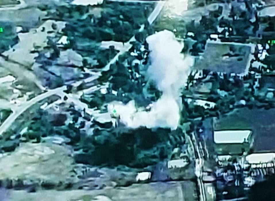 ทัพฟ้าส่ง "F-16" ทิ้งระเบิดนำวิถีด้วยเลเซอร์ ทำลาย "คลังเก็บจรวด BM-21" จ.อุดรมีชัย