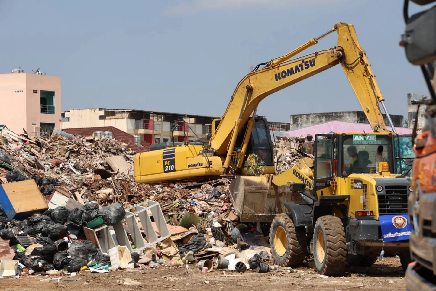 ศป.กฉ.ส่วนหน้า ระดมกำลังพล-เครื่องมือช่าง เร่งการฟื้นฟูเมืองหาดใหญ่