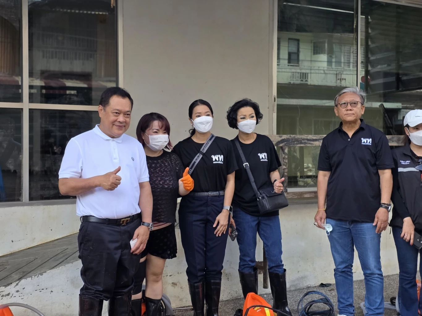 “ทวี-ธีรรัตน์” นำทัพ! “ประชาชาติ-เพื่อไทย” ผนึกกำลังฟื้นฟูหาดใหญ่