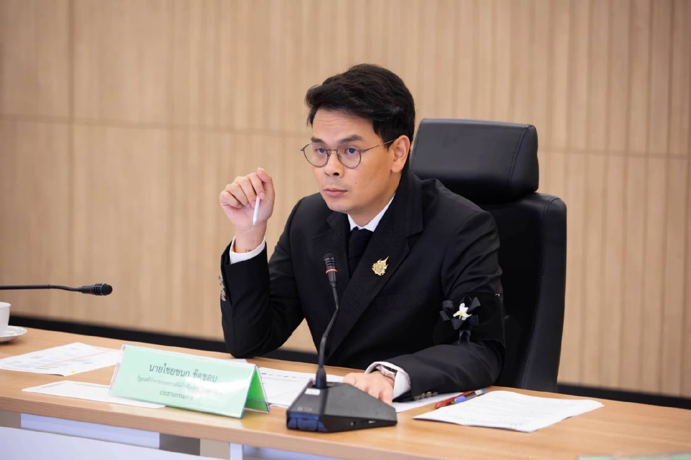 นายไชยชนก ชิดชอบ รัฐมนตรีว่าการกระทรวงดิจิทัลเพื่อเศรษฐกิจและสังคม (ดีอี)