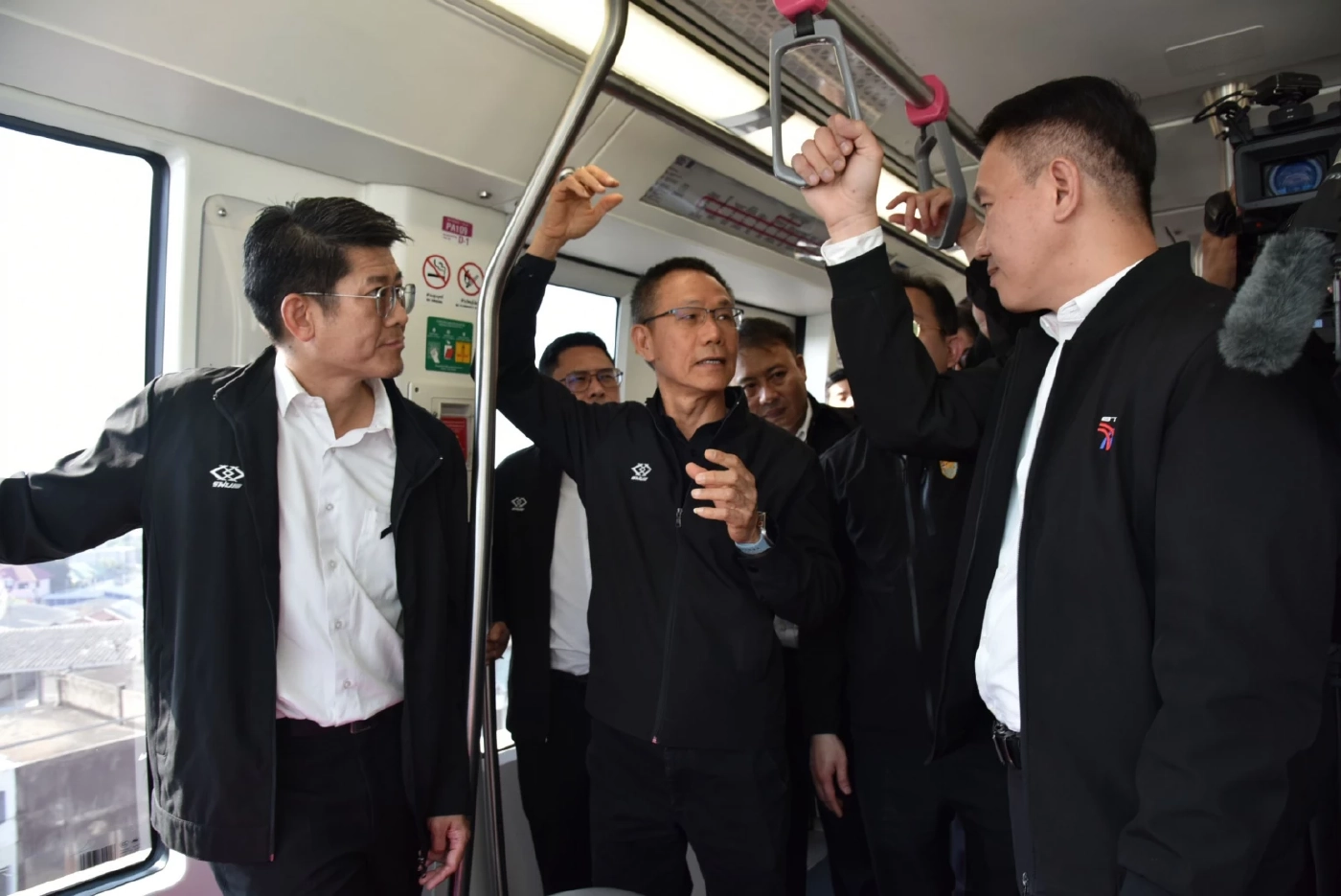 MRT สายสีชมพู เปิดบริการเต็มระบบ หลังระบบรางจ่ายรถไฟฟ้าขัดข้อง