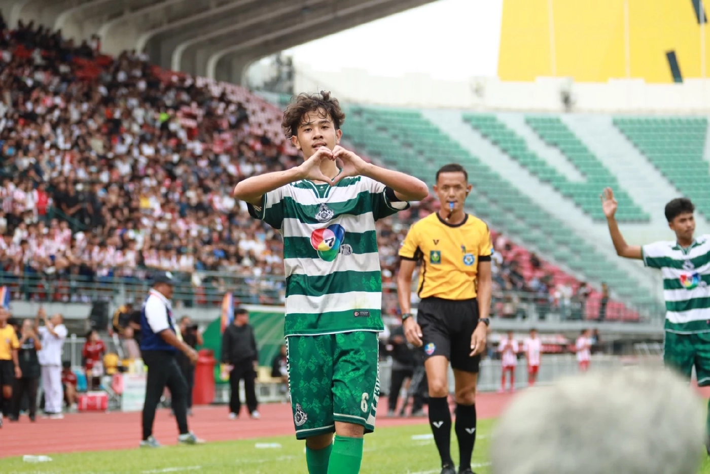 หมอนทองฟีเวอร์: เมื่อฟุตบอลนักเรียนเขย่าระบบ มากกว่าคำว่า “ม้ามืด”