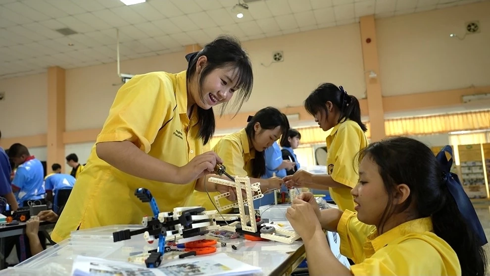 อบจ.เพชรบูรณ์ จัดแข่ง Coding & Robotics ปั้นเด็กไทยสู่สากล