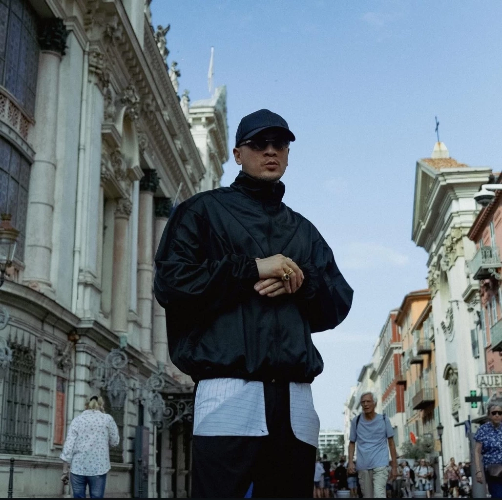 "เวย์ ไทยเทเนียม" เข้ารับทราบข้อกล่าวหา ร่วมกันฉ้อโกงทรัพย์ ร่วมกับ "นานา ไรบีนา" (มีคลิป)