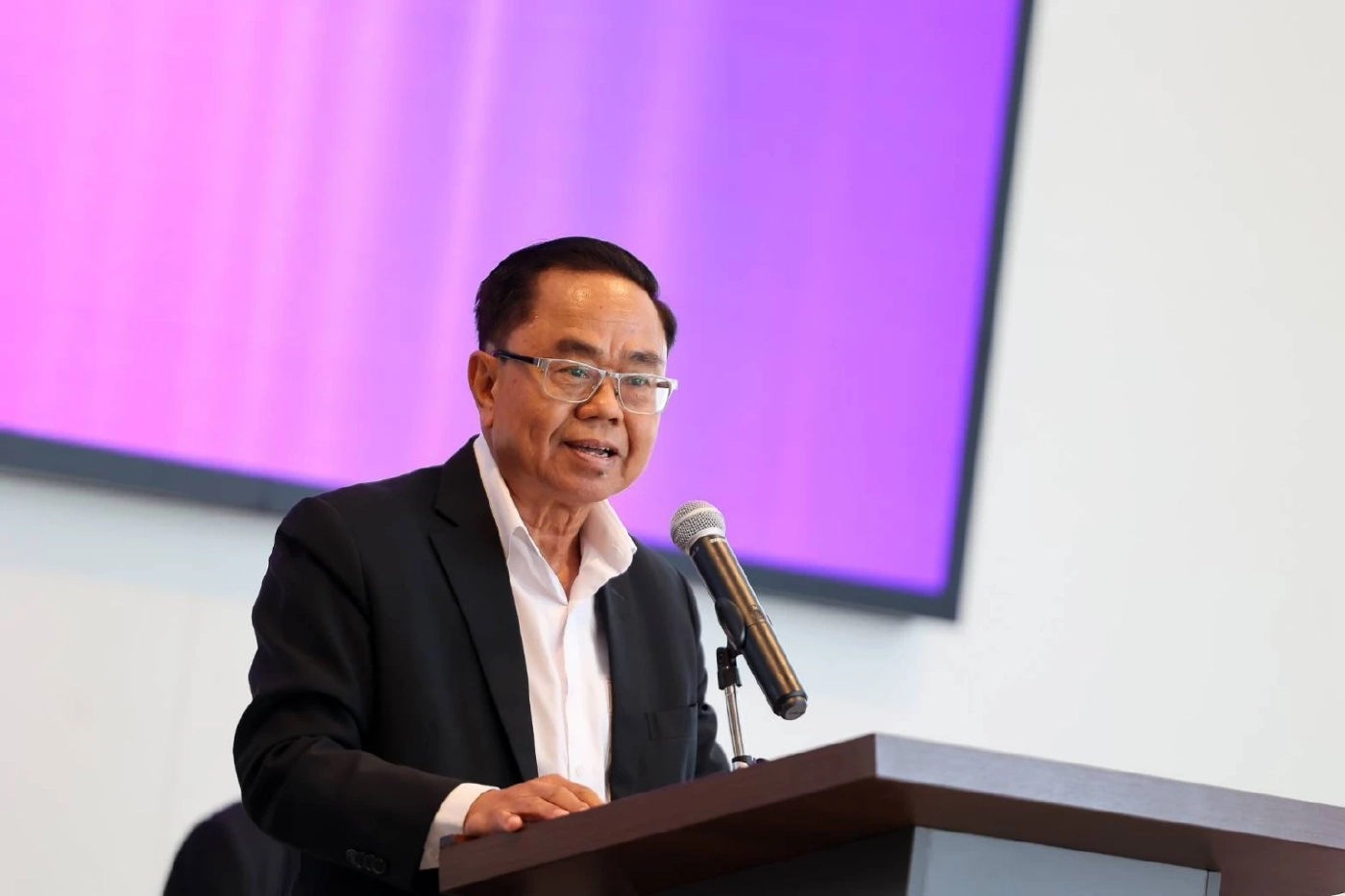 นายตวง อันทะไชย อดีตสมาชิกวุฒิสภา 5 สมัย