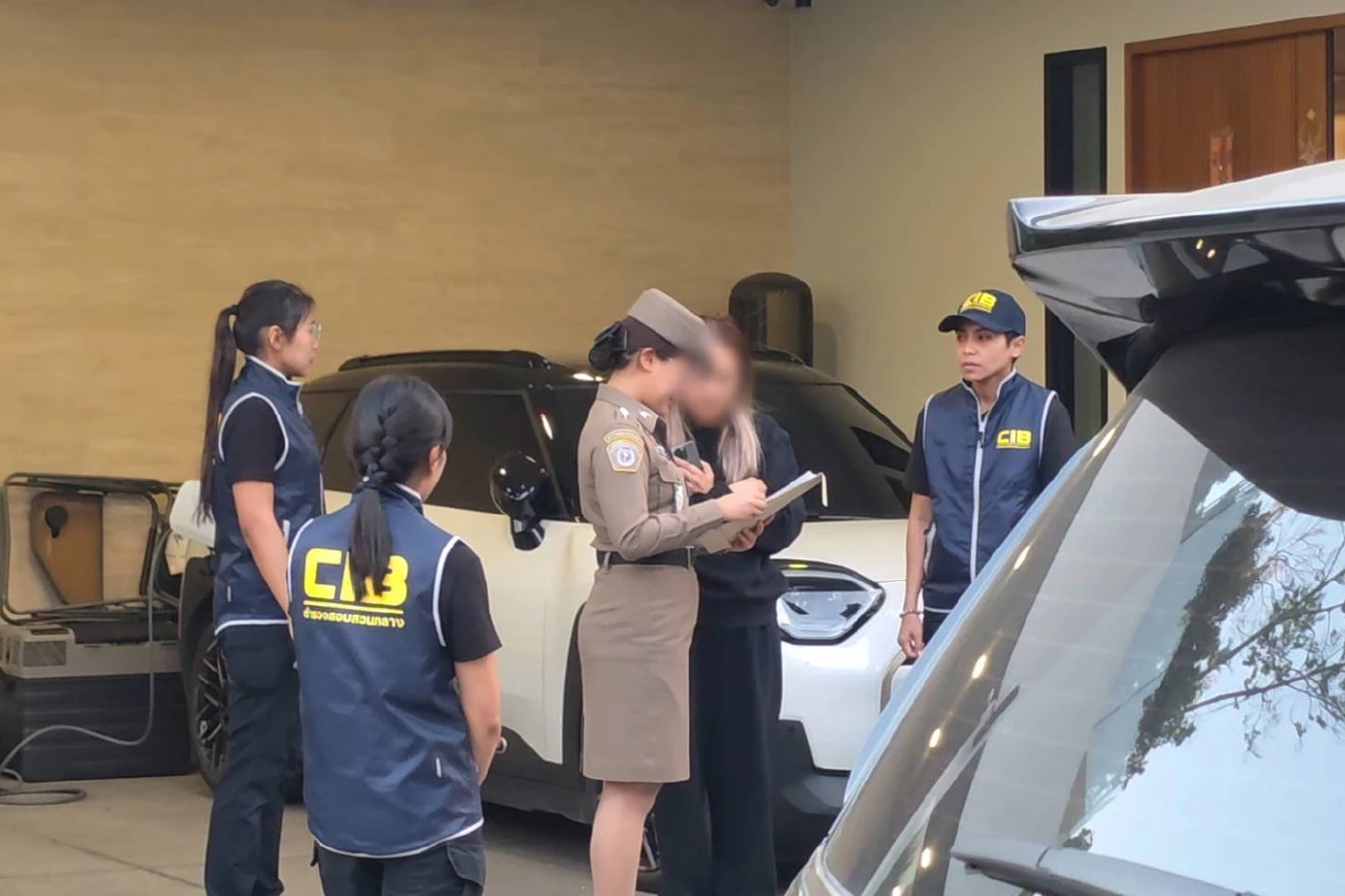 นาทีจับ นานา ไรบีนา เผยพฤติการณ์ - ทนายสงสัยก่อนหน้าไม่รับมอบตัว