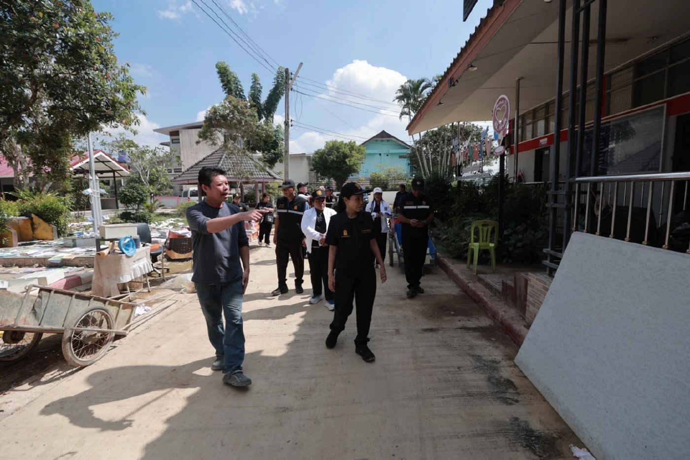 “นฤมล” นำ ศธ.ลุยสำรวจ รร.หาดใหญ่ ส่งทีมอาชีวะ Fix It ซ่อมไฟบ้าน ปชช.