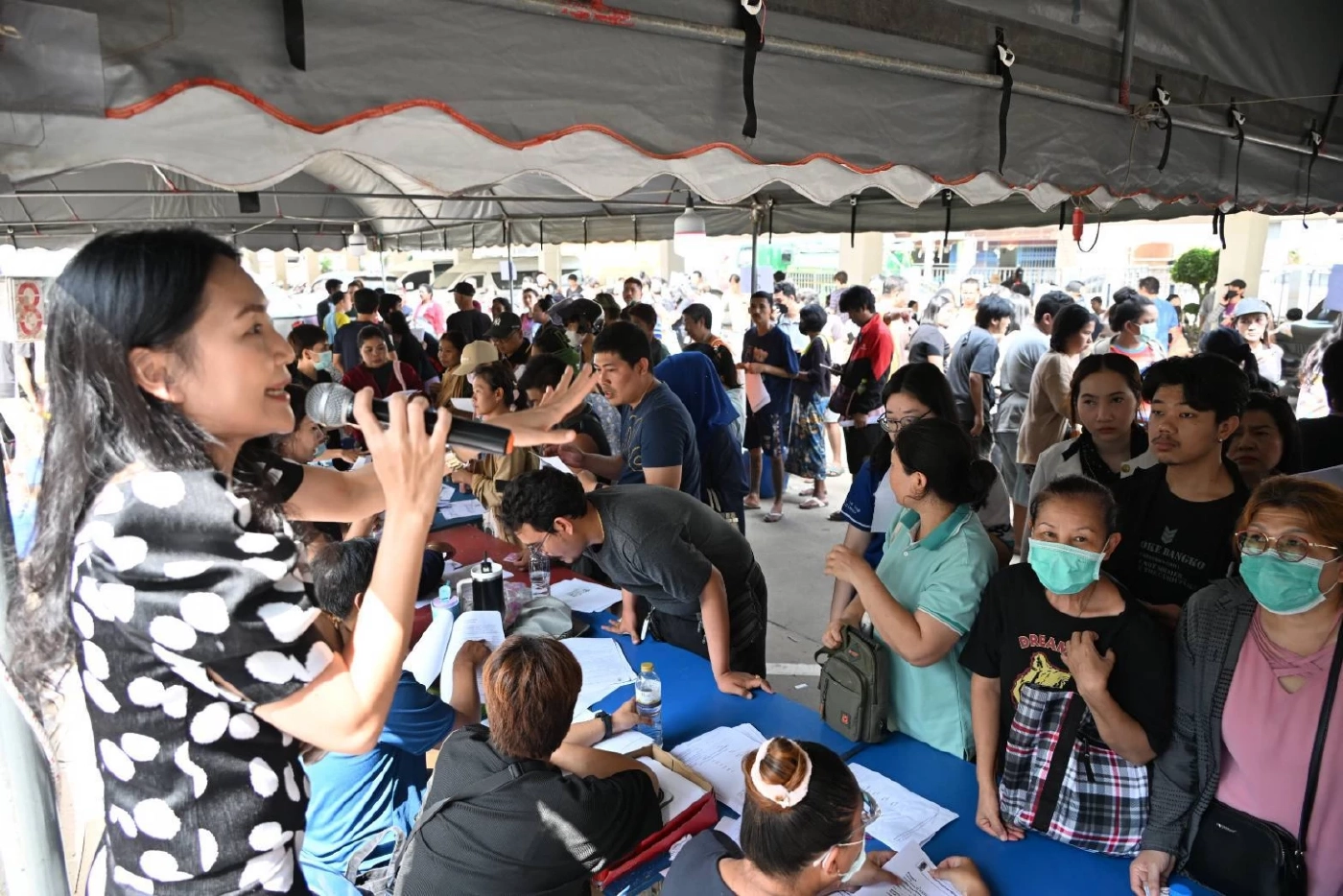 "ปลัดมหาดไทย" สั่งจัดผลัดเวรเจ้าหน้าที่คีย์ข้อมูลขอรับเงินเยียวยา 9,000 บาท ตลอด 24 ชั่วโมง