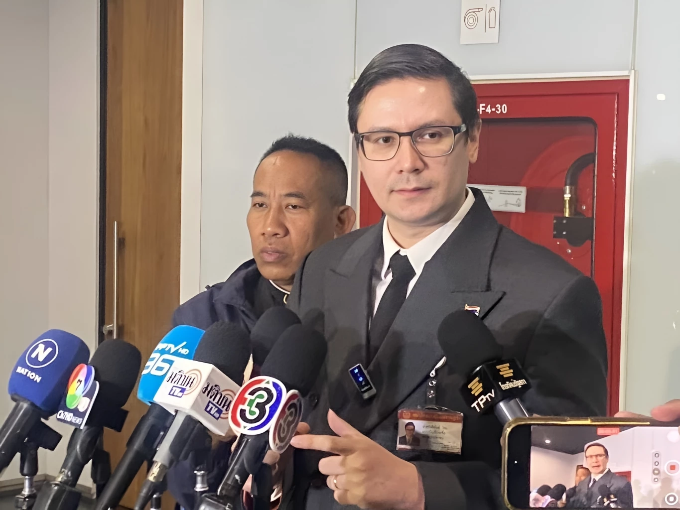 "โรม" ชี้ โจมตี "ตึกร้างกาสิโน" เป็นแค่การกระทำเชิงสัญลักษณ์