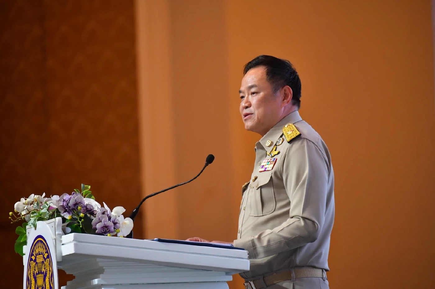 "นายกฯ อนุทิน" ทบทวนงบสร้างถนน ต้นเหตุขวางทางน้ำ "ท่วมหาดใหญ่" รัฐสูญเงินเยียวยามหาศาล