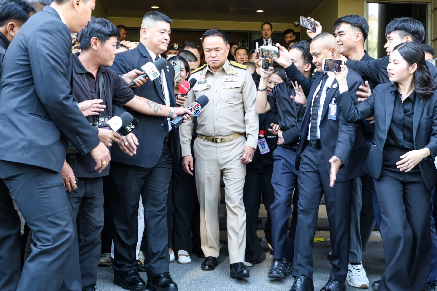 อนุทิน ชาญวีรกูล