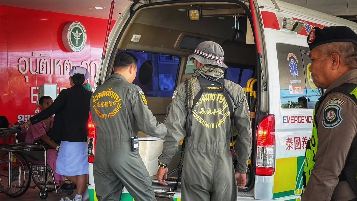 "ร่วมกตัญญู" ลำเลียง เคลื่อนย้าย 6 นักรบแนวหน้าไทย บาดเจ็บ จากการปะทะ ชายแดน สุรินทร์ ส่ง รพ.