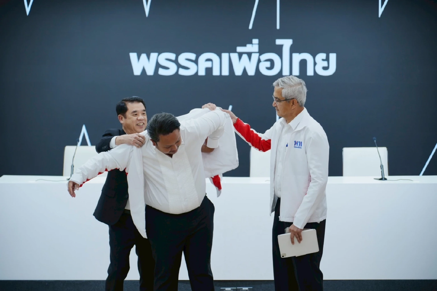 "เพื่อไทย" เปิดตัว "นิติศักดิ์ ธรรมเพชร" อดีต สส.รทสช. บ้านใหญ่พัทลุง หวัง "ปักธงเป็นหัวเรือภาคใต้"