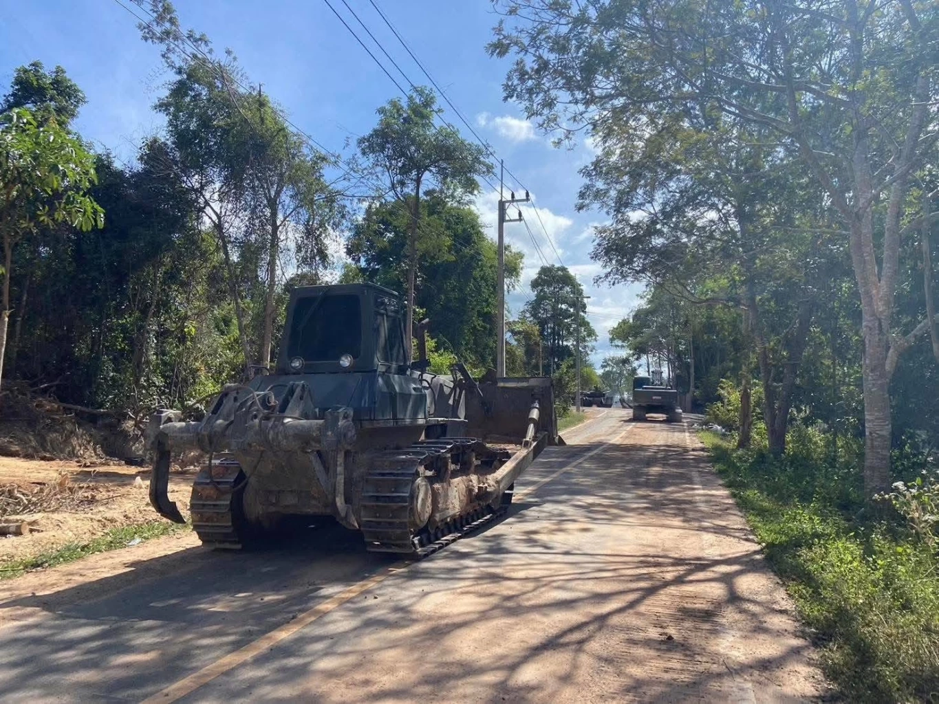 เปิดภาพ "ทหารช่าง" ลุยรื้อถอน "อนุสาวรีย์ตาอม-ตลาดอานม้า"