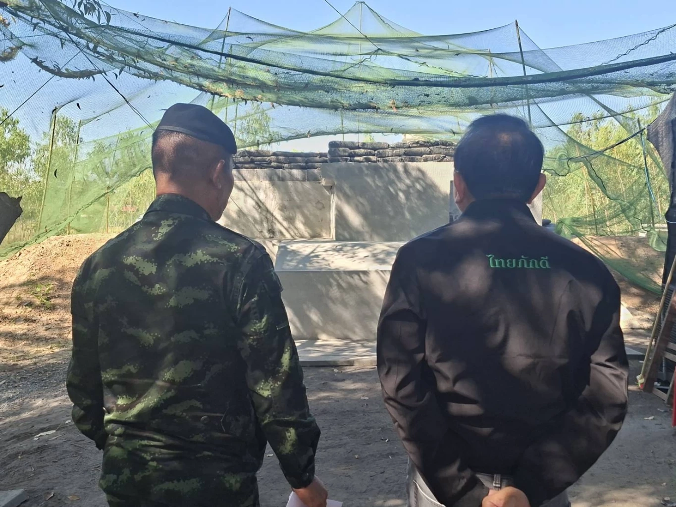 "หมอวรงค์" ร่วมโบกธงส่งร่าง "จ่าเริง" พร้อมให้กำลังใจทหารแนวหน้า