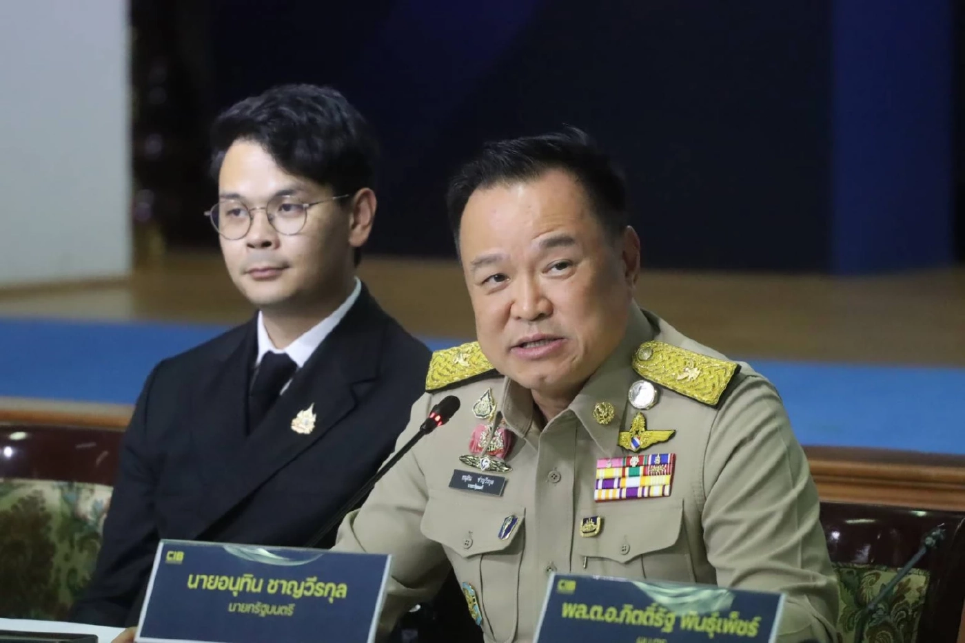 "นายกฯ" นำแถลงยึดทรัพย์ "หมื่นล้าน" เครือข่าย "เฉิน จื้อ - ก๊ก อาน - ยิม เลียก"