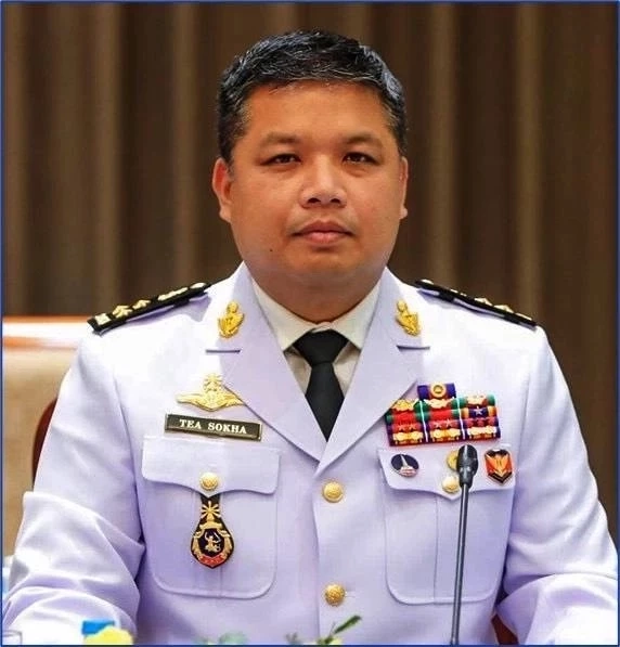 พล.ร.อ.เตีย โซะคา ผบ.ทร.กัมพูชา หลานชายเตียบัญ