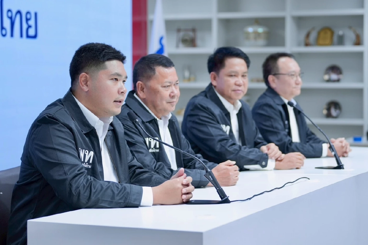 "เพื่อไทย" เปิดศึก "บรรหารบุรี-เจดีย์ใหญ่" หลัง "ลูกท็อปทิ้งมรดกเตี่ย" ซบค่าย "น้ำเงิน"