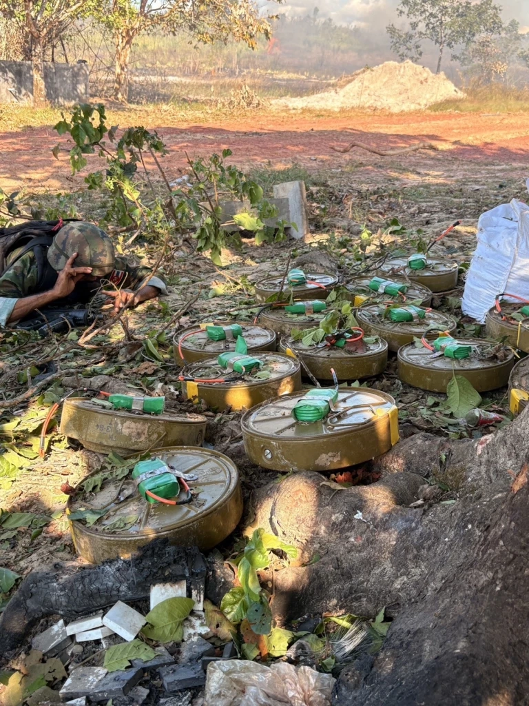 "ทัพเรือ" ชี้เจอทุ่นระเบิดรถถังดัดแปลง 16 ลูก วางเป็นกับดัก หวังสังหารทหารไทย แถมเจอสมุดบันทึกภาษากัมพูชา