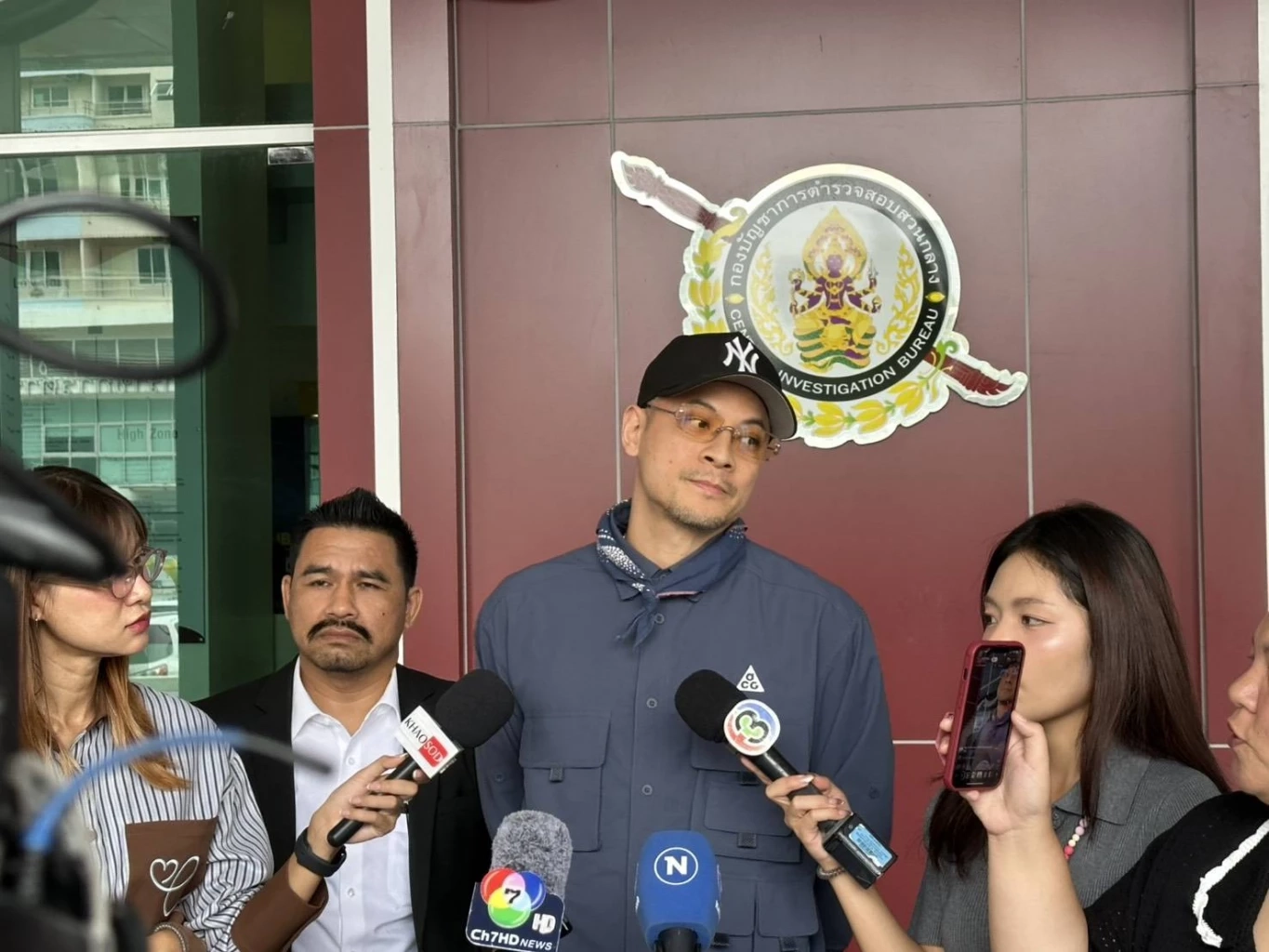 "เวย์ ไทยเทเนียม" เข้ารับทราบข้อกล่าวหา ร่วมกันฉ้อโกงทรัพย์ ร่วมกับ "นานา ไรบีนา" (มีคลิป)