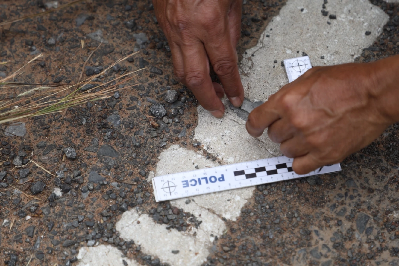 "ทหาร–ตร.พนมดงรัก" ลงพื้นที่ หลังกัมพูชายิงจรวด BM-21 กว่า 50 นัด พบสะเก็ดระเบิดกระจาย