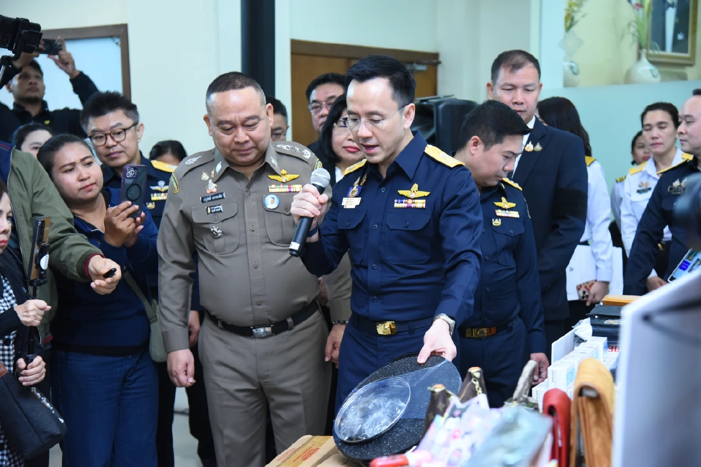 กรมศุลกากรจับกุมสินค้าผิดกฎหมาย มูลค่าความเสียหาย 1,650 ล้านบาท