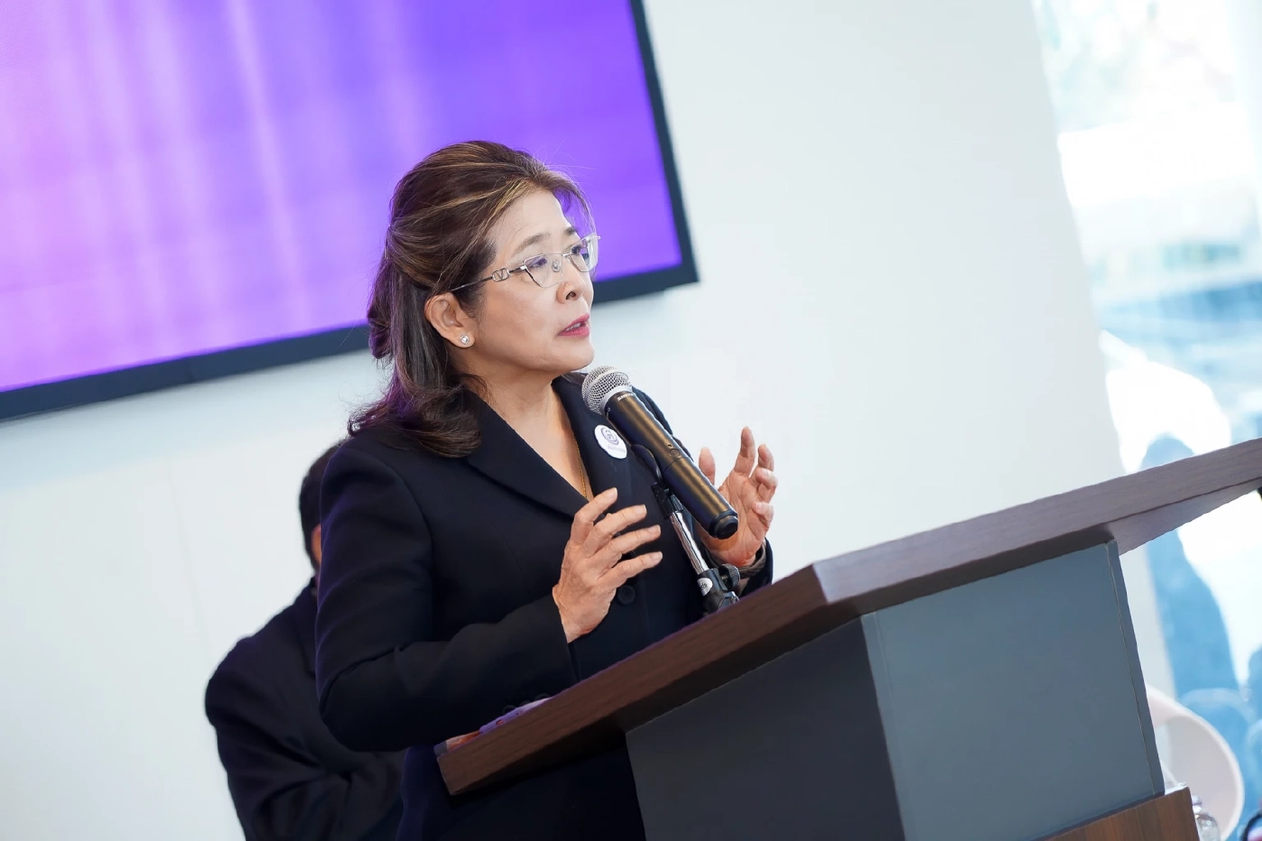 "สุดารัตน์" จี้ "รัฐบาล–ก.ล.ต." เร่งสางเส้นเงินผิดกฎหมาย ผงาดถือหุ้น "บ.พลังงาน" เกือบ 25%