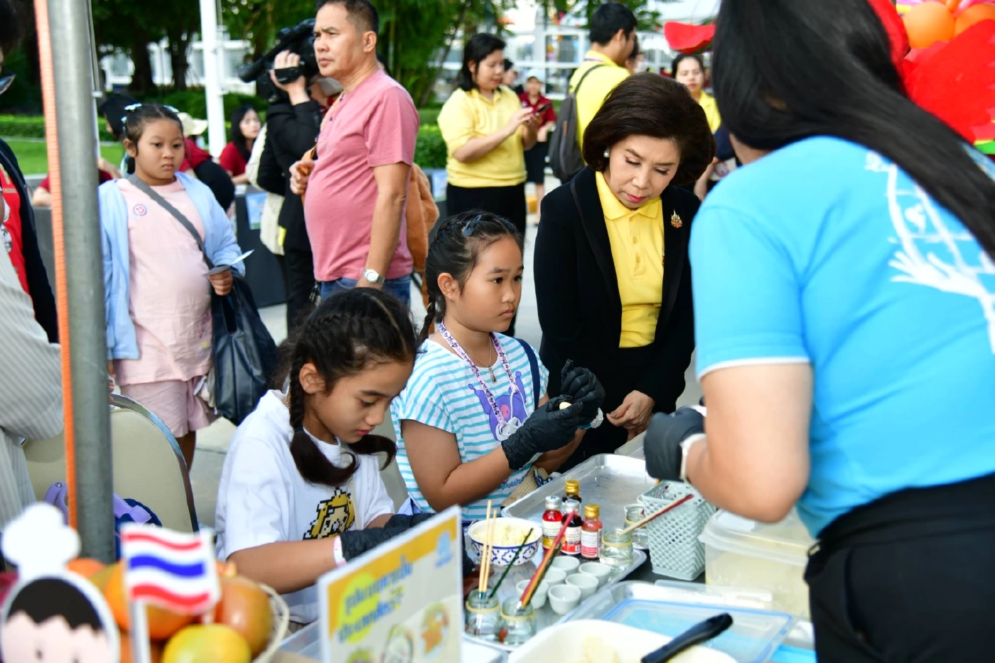 ศาลฎีกาเปิดเก้าอี้ประมุขตุลาการให้นั่งวันเด็ก ธีม บุปผาราชินี