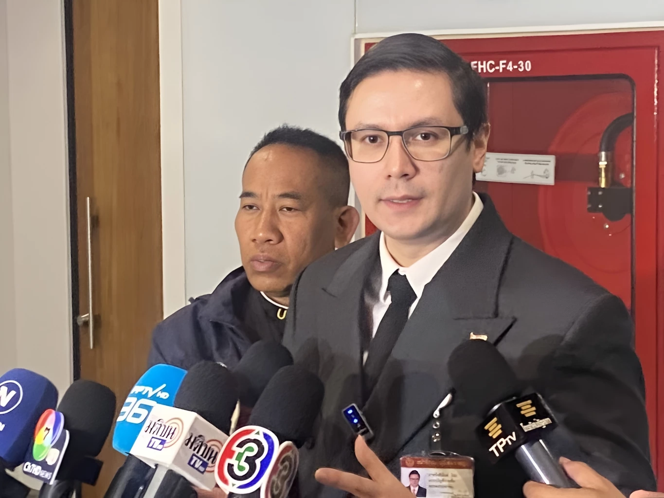 "โรม" ชี้ โจมตี "ตึกร้างกาสิโน" เป็นแค่การกระทำเชิงสัญลักษณ์