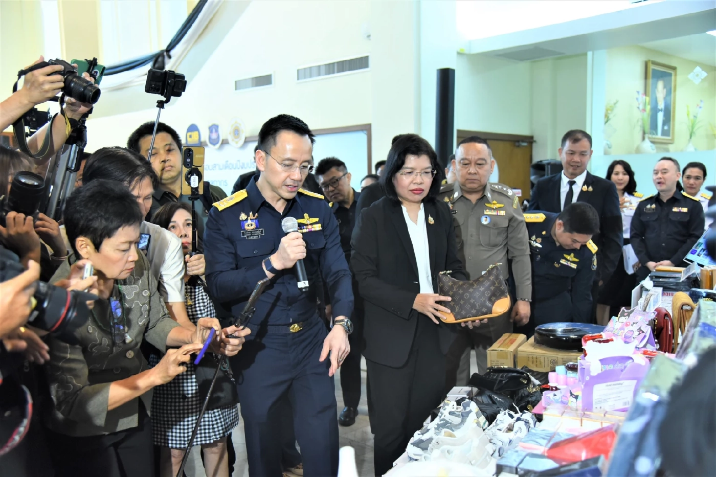 กรมศุลกากรจับกุมสินค้าผิดกฎหมาย มูลค่าความเสียหาย 1,650 ล้านบาท