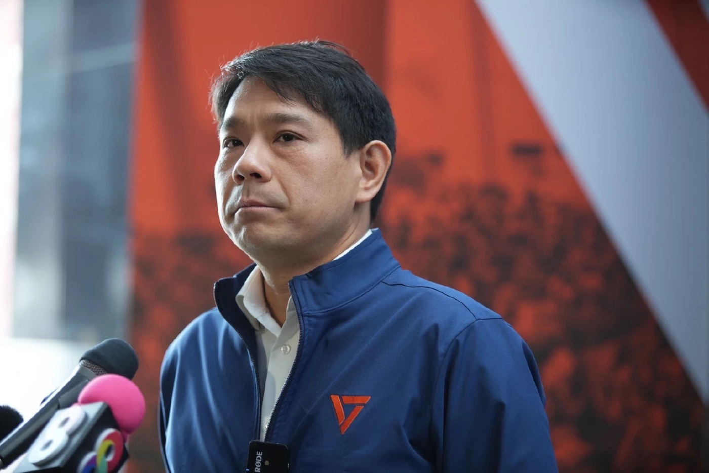 "ปชน." เปลี่ยนตัว ผู้สมัคร สส.กทม. กราบขอโทษ-ยอมรับถูกออกหมายจับฟอกเงิน