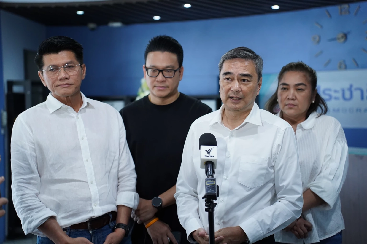 "อภิสิทธิ์" ลั่น พร้อมลงสนาม "เลือกตั้ง" เสียดายรัฐบาลชิง "ยุบสภา"