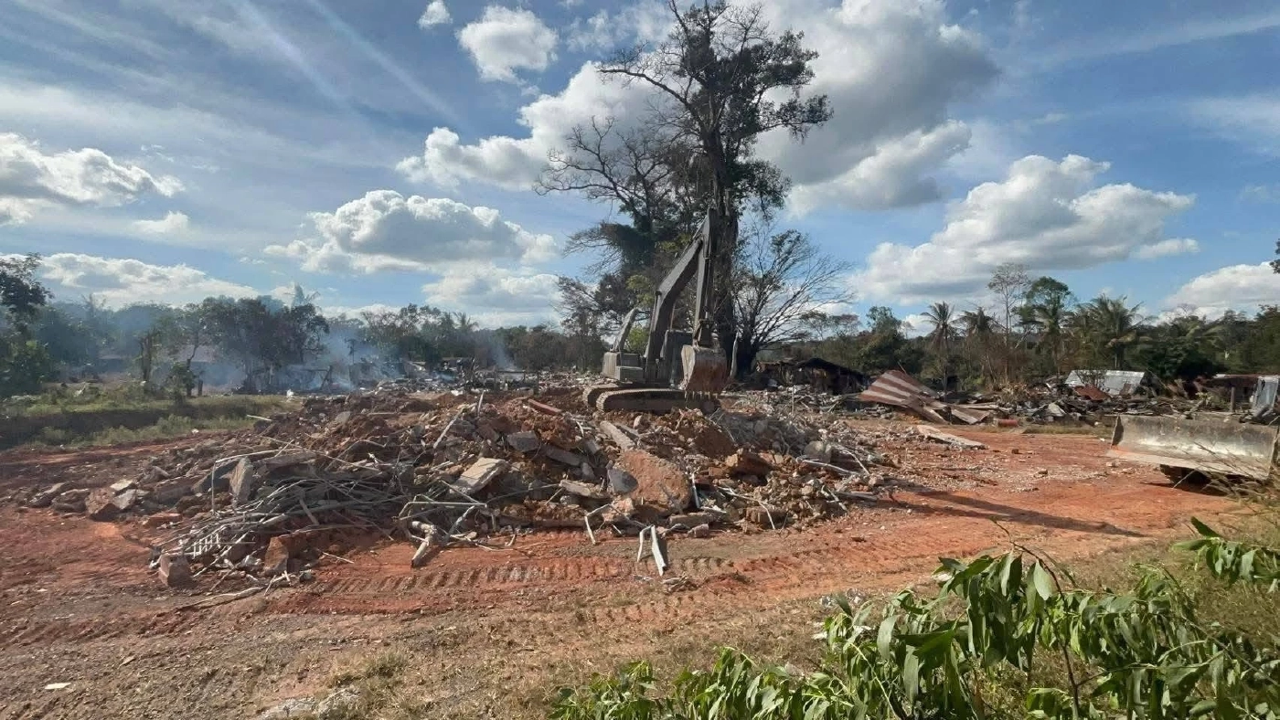 เปิดภาพ "ทหารช่าง" ลุยรื้อถอน "อนุสาวรีย์ตาอม-ตลาดอานม้า"