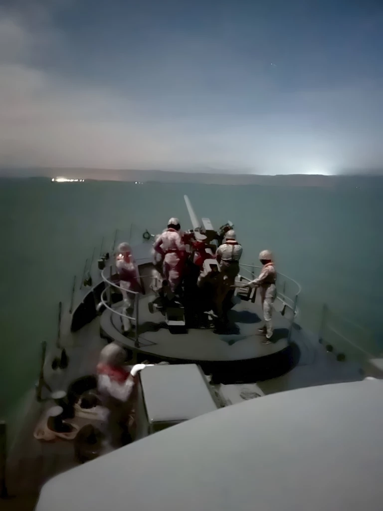 เรือหลวงเทพา ลั่นปืนใหญ่สนับสนุนภาคพื้นดิน บ้านหนองรี ฐานที่มั่นกัมพูชาได้แล้ว 80%