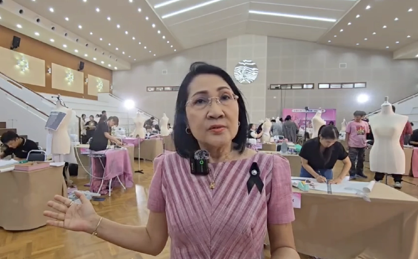 เลาะเวที ”คลั่งรัก ครั่งลำปาง“ ประกวดแฟชั่น ”ผ้าย้อมครั่ง“ เขลางค์นคร