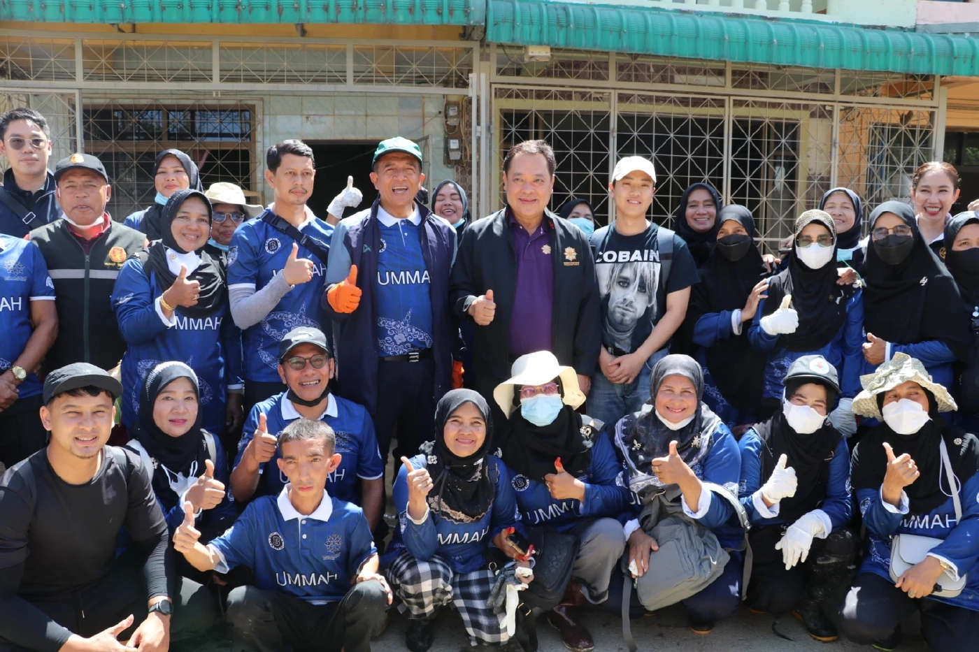 “วันนอร์-ทวี” ส่งทีมจิตอาสาชายแดนใต้ ฟื้นฟูหาดใหญ่-สงขลา