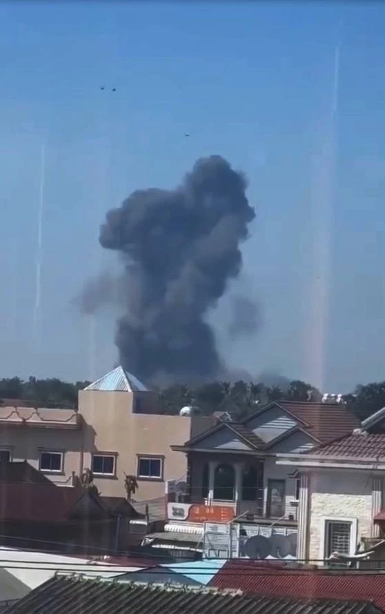 ทัพฟ้าส่ง "F-16" ทิ้งระเบิดนำวิถีด้วยเลเซอร์ ทำลาย "คลังเก็บจรวด BM-21" จ.อุดรมีชัย