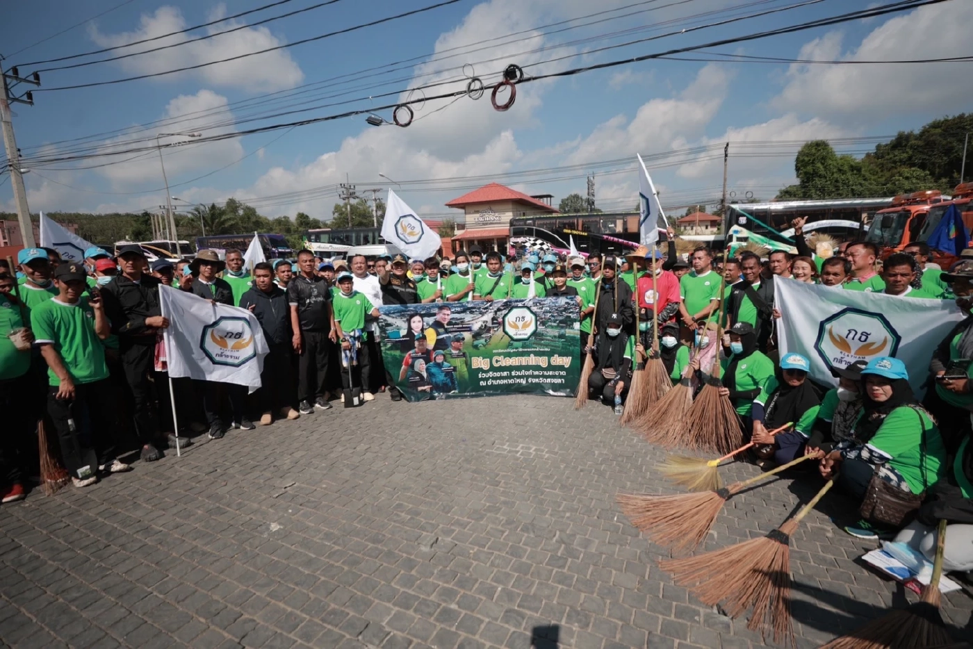 “นฤมล” นำ ศธ.ลุยสำรวจ รร.หาดใหญ่ ส่งทีมอาชีวะ Fix It ซ่อมไฟบ้าน ปชช.