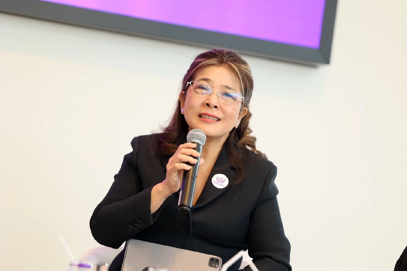 "สุดารัตน์" จี้ "รัฐบาล–ก.ล.ต." เร่งสางเส้นเงินผิดกฎหมาย ผงาดถือหุ้น "บ.พลังงาน" เกือบ 25%