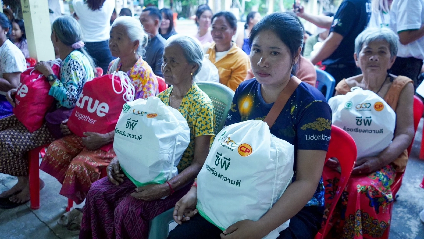 ซีอีโอศุภชัยนำทีมซีพีอาสาลงพื้นที่อุบลฯ มอบอุปกรณ์แพทย์ 10 ล้านบาท