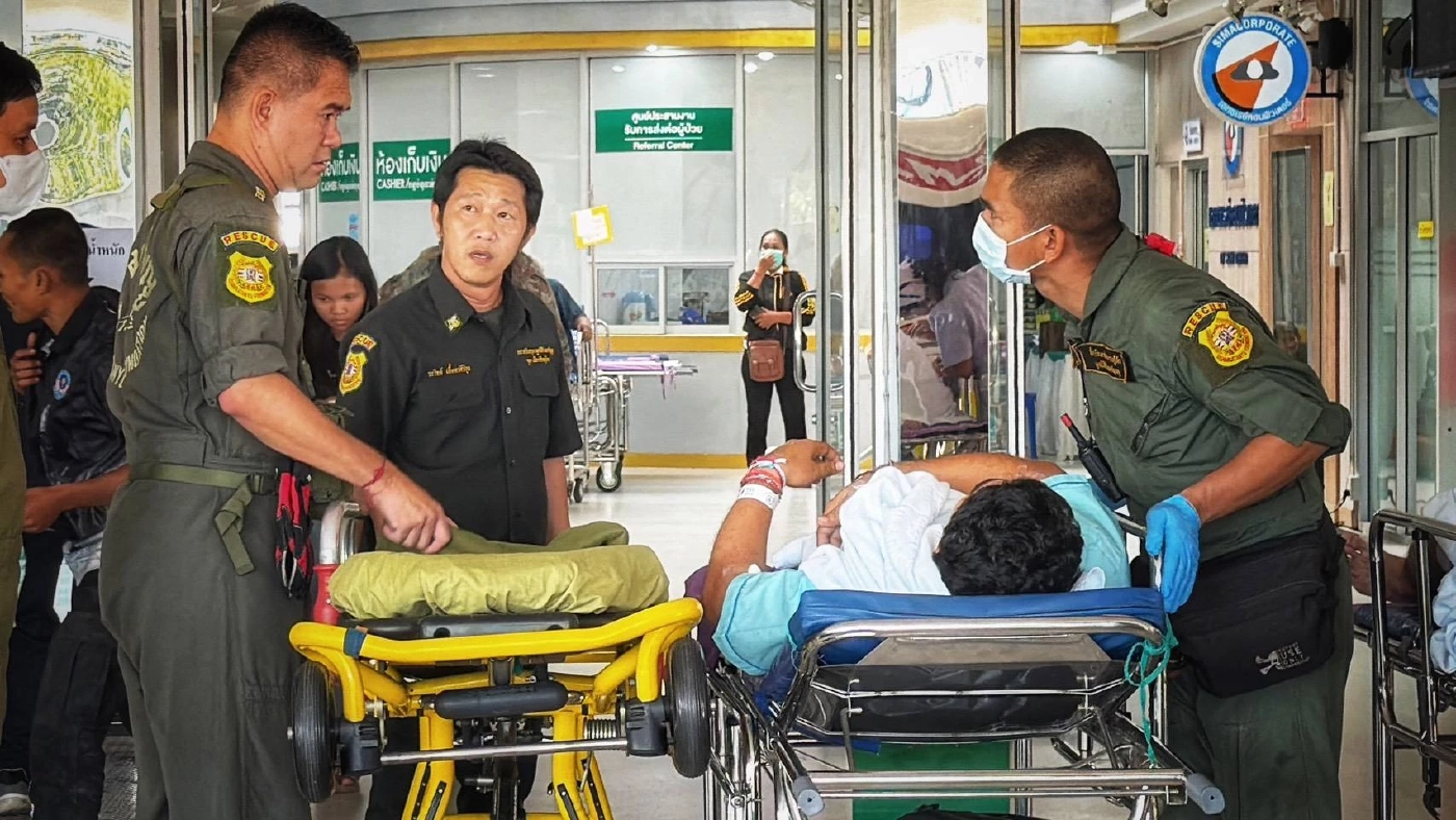 "ร่วมกตัญญู" ลำเลียง เคลื่อนย้าย 6 นักรบแนวหน้าไทย บาดเจ็บ จากการปะทะ ชายแดน สุรินทร์ ส่ง รพ.