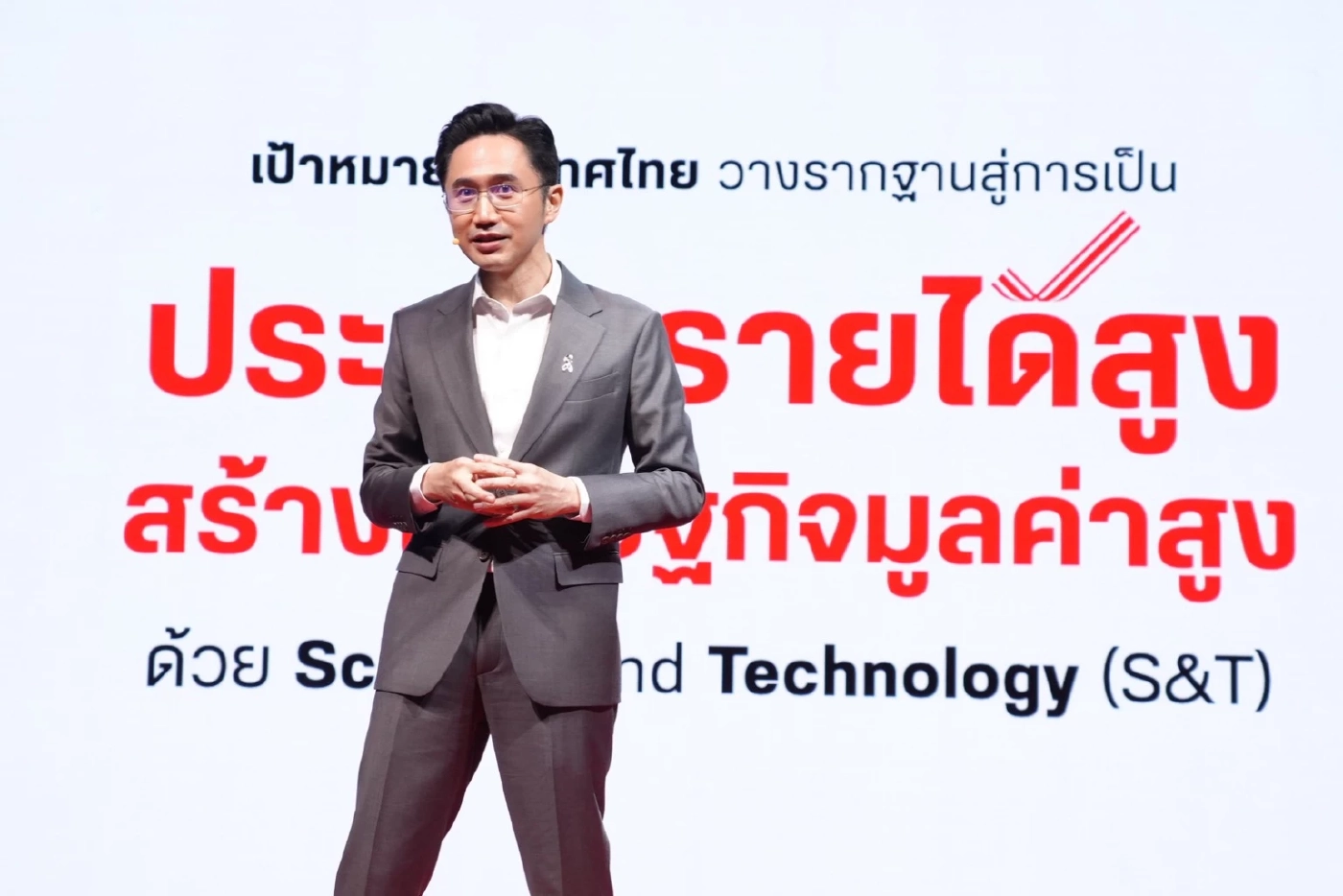 "ยศชนัน" อาสา "ยกเครื่องประเทศไทย" แก้สมการความยากจน