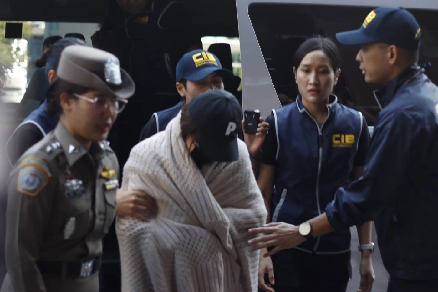 “นานา ไรบีนา” นอนคุกกองปราบ ตร.เผยหลักฐานชัด มัดตัวดิ้นไม่หลุด