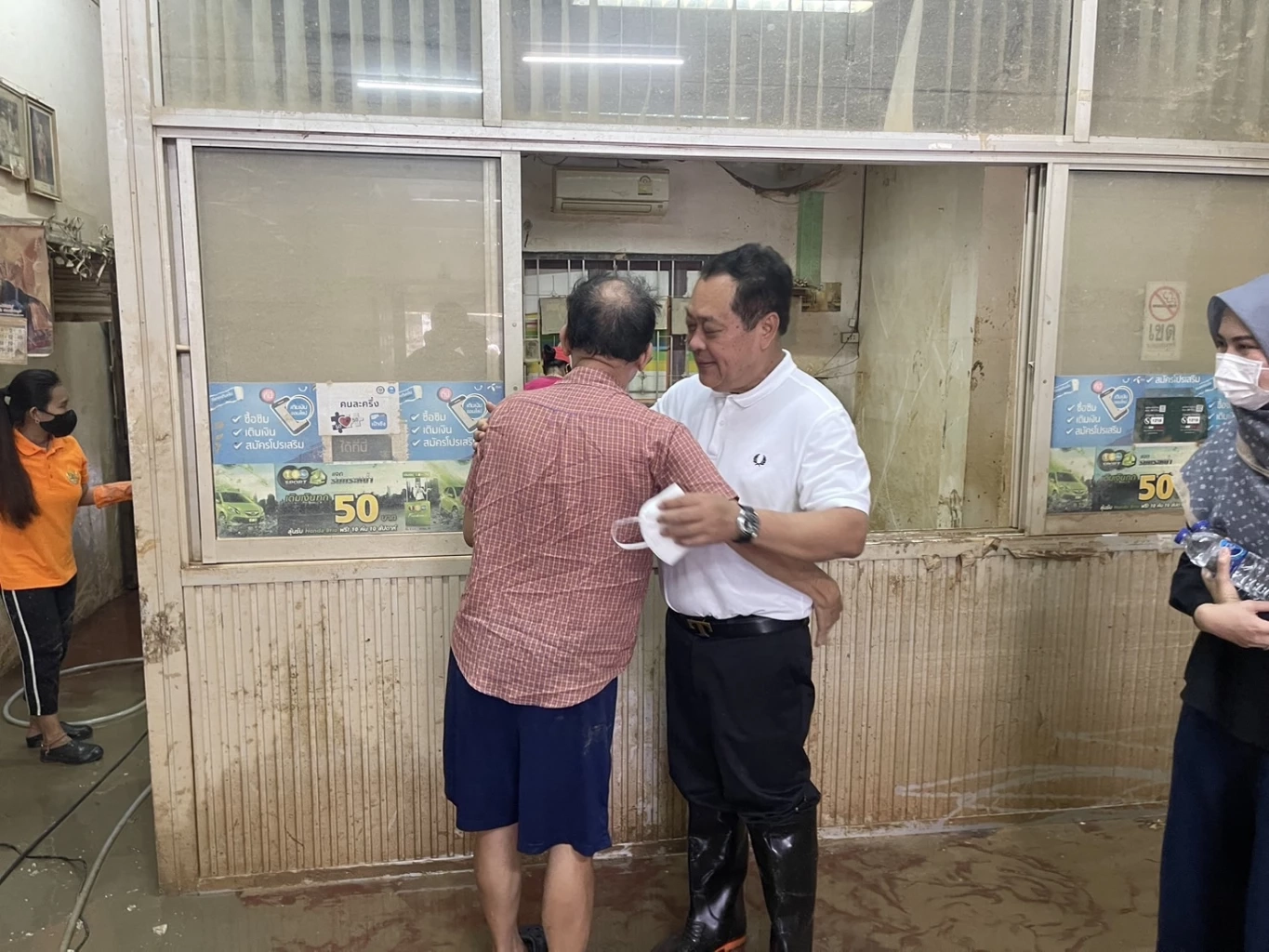 “ทวี-ธีรรัตน์” นำทัพ! “ประชาชาติ-เพื่อไทย” ผนึกกำลังฟื้นฟูหาดใหญ่