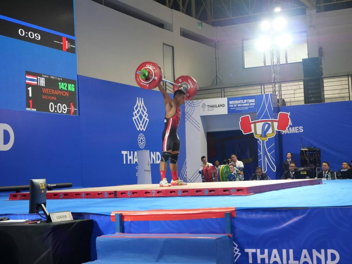 สะท้านโลก! "เวฟ วีรพล" คว้าทองยกเหล็กซีเกมส์-ทุบ 2 สถิติโลกของตัวเอง