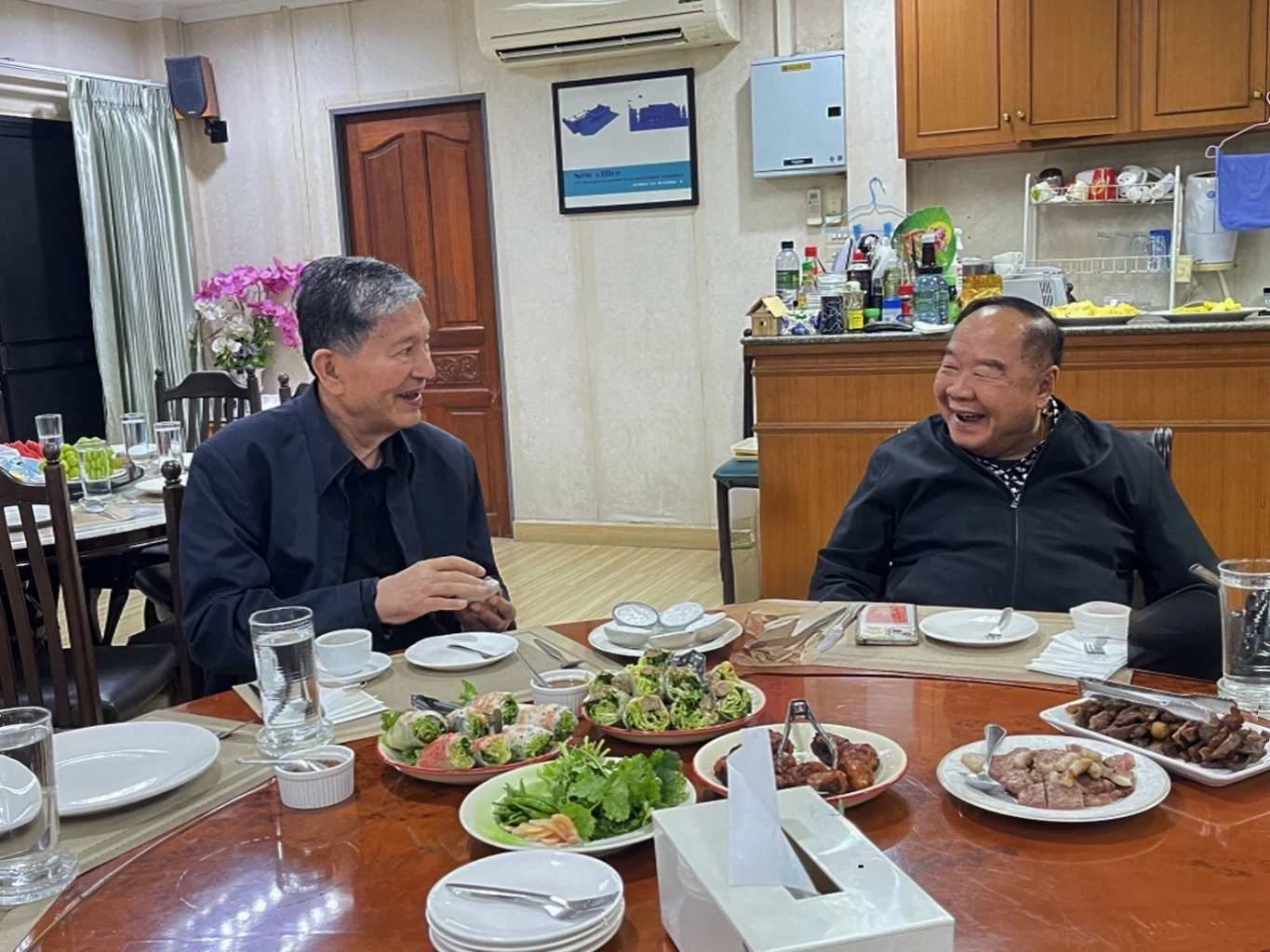 ชื่นมื่น! "เฉลิม" พบ "บิ๊กป้อม" พร้อมสมัครเป็นสมาชิก "พลังประชารัฐ"