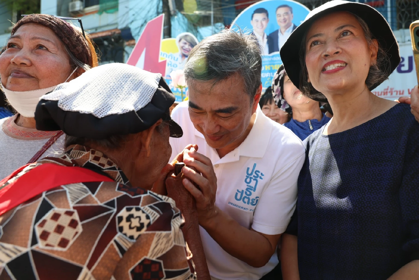 "อภิสิทธิ์" บุกอันดามันขอคะแนน ย้ำการเมืองสุจริต-เศรษฐกิจดี