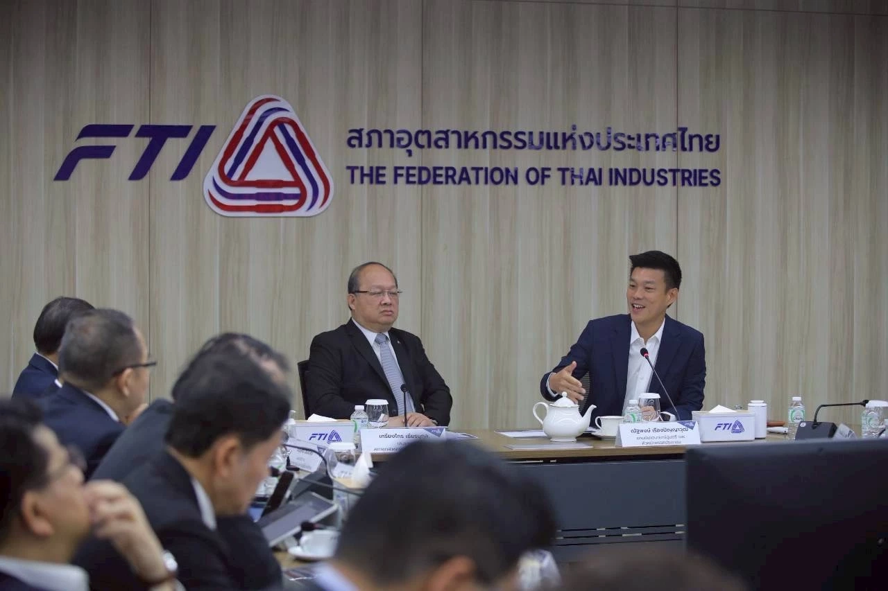 "เท้ง" นำทีมเศรษฐกิจ-แรงงาน ถกสภาอุตสาหกรรมฯ อุดรูรั่วระบบเศรษฐกิจ 100  วันแรก