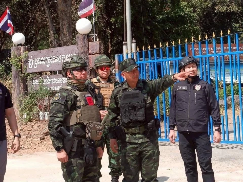 ช็อก! เปิดภาพฐาน "สแกมเมอร์" ด่านช่องจอม-โอร์เสม็ด เจอหลักฐานอื้อ พบสร้าง "โรงพักปลอม"