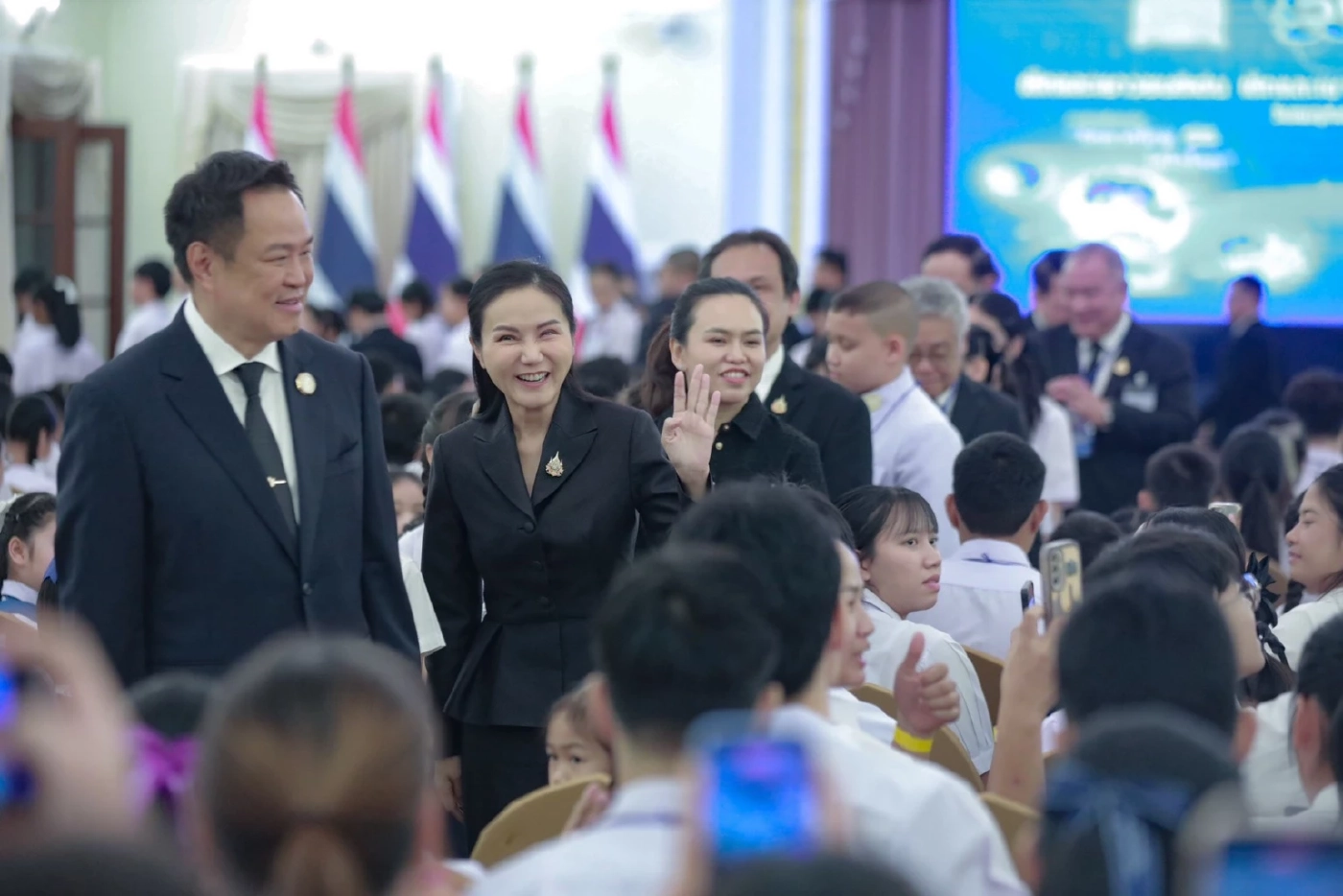 "นายกฯ" เปิดทำเนียบ รับเด็กและเยาวชน เชื่อในอนาคต จะมีหนึ่งในนี้มาบริหารประเทศ